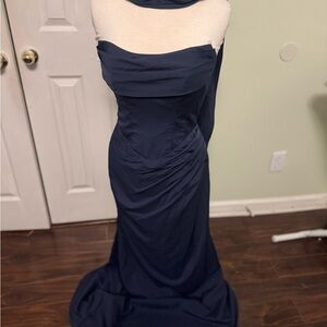 Elegant Navy Blue Strapless Evening Gown